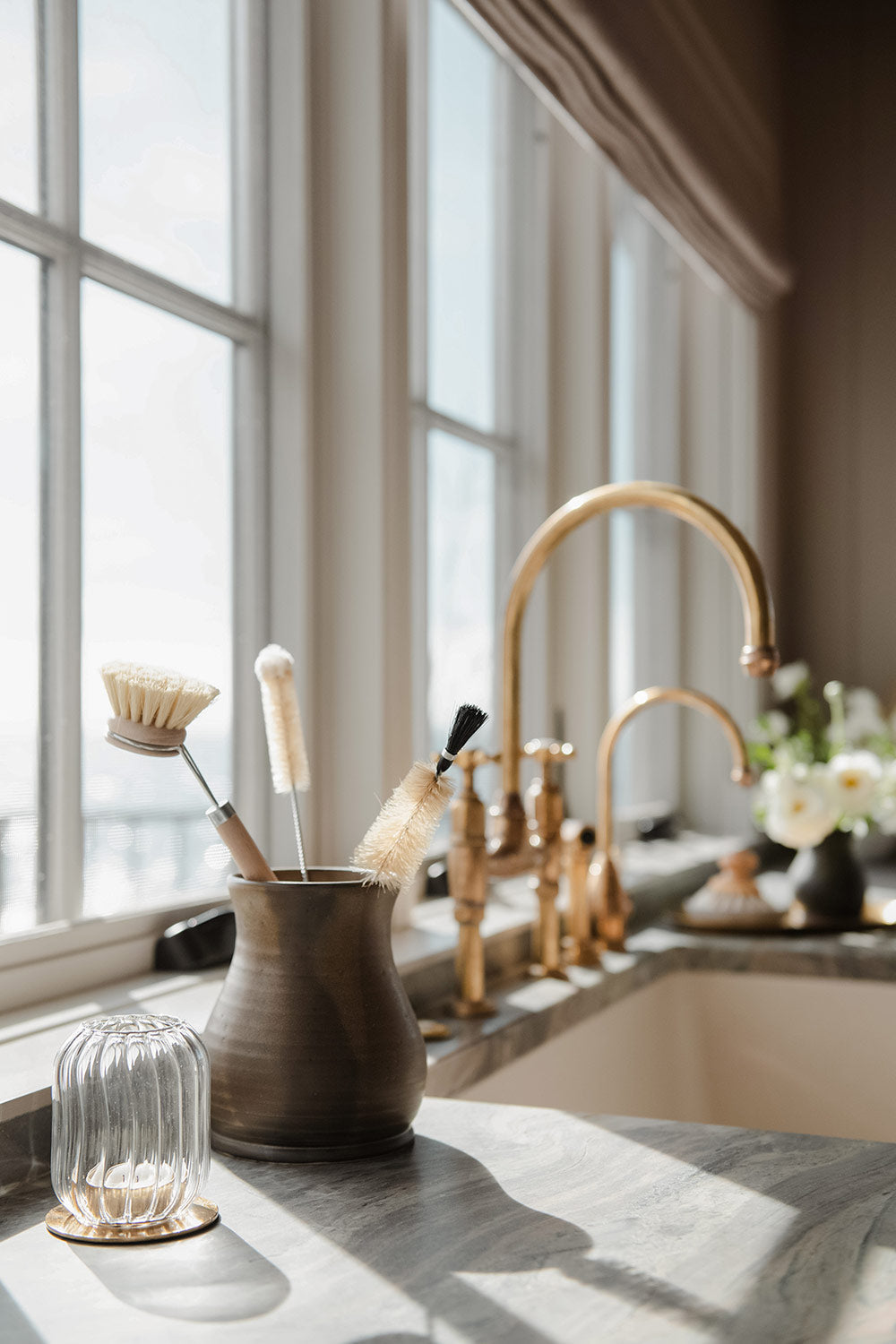 Clayndwhisk Mocha Vase