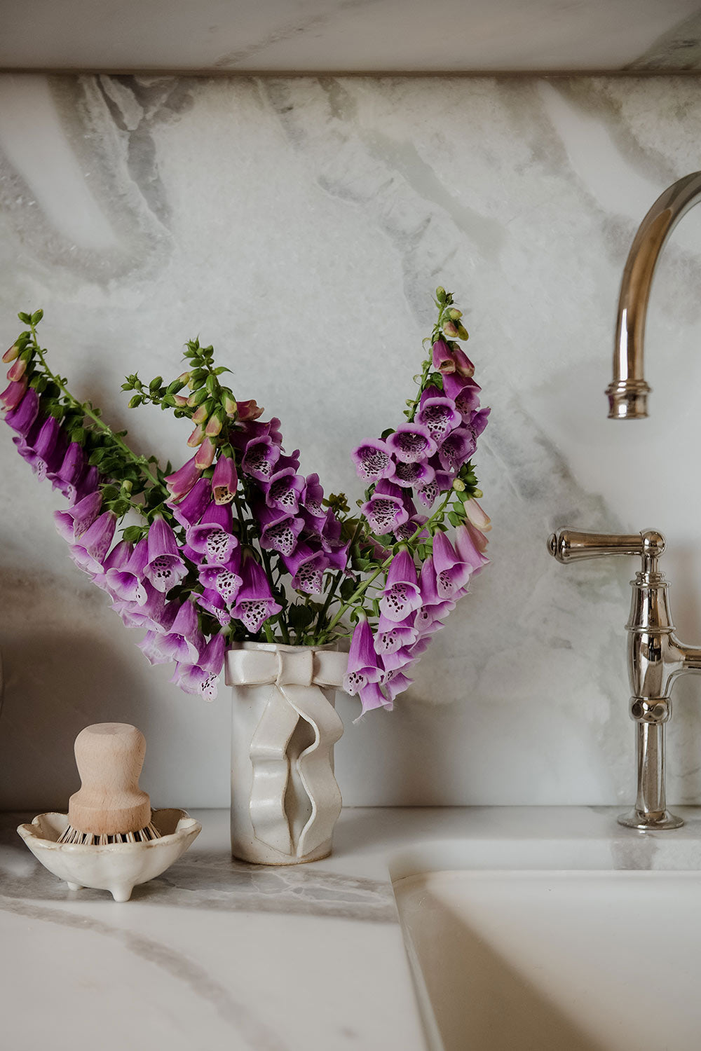 Clayndwhisk Small Ceramic Bow Vase