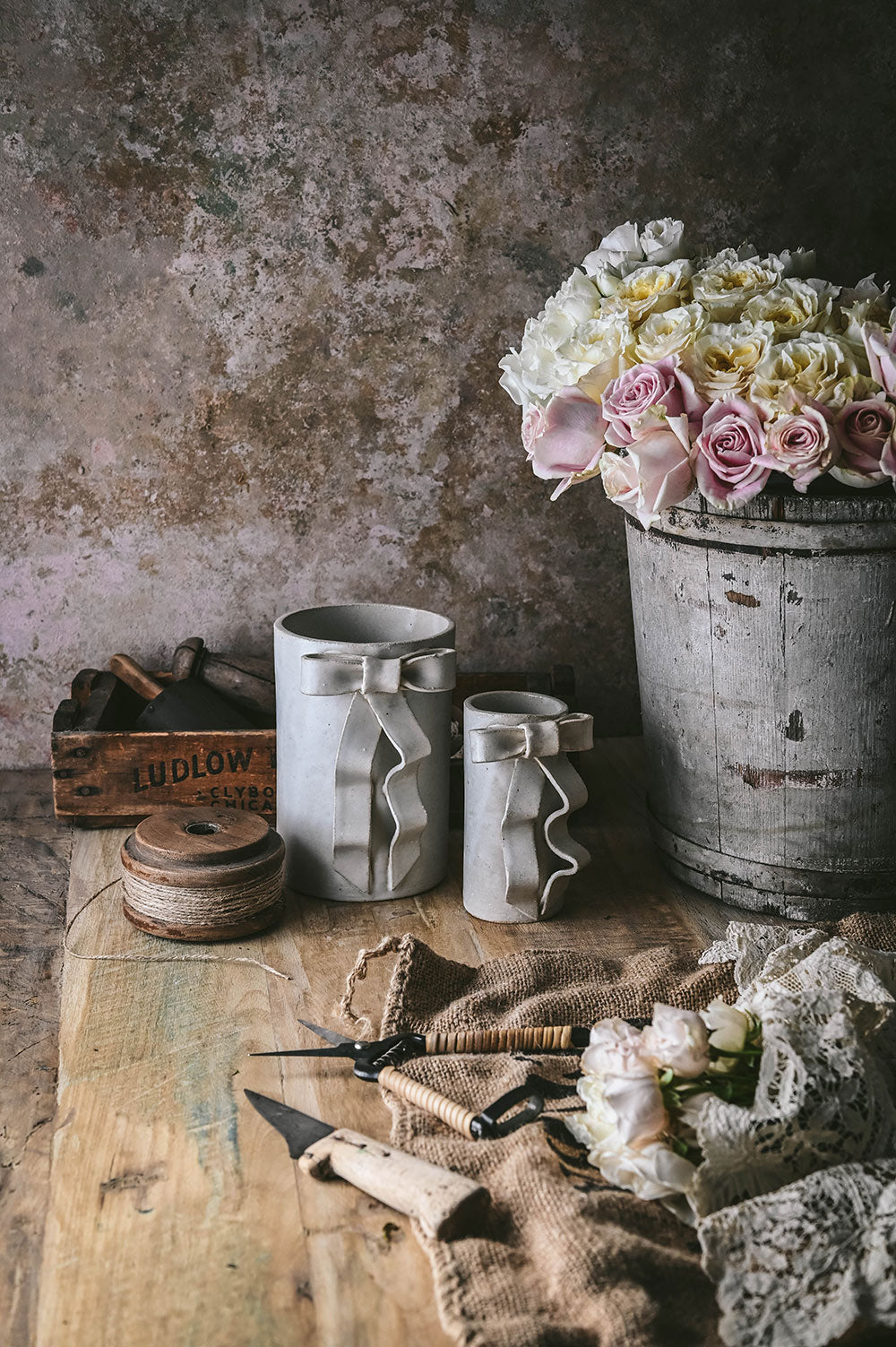 Clayndwhisk Ceramic Bow Vase