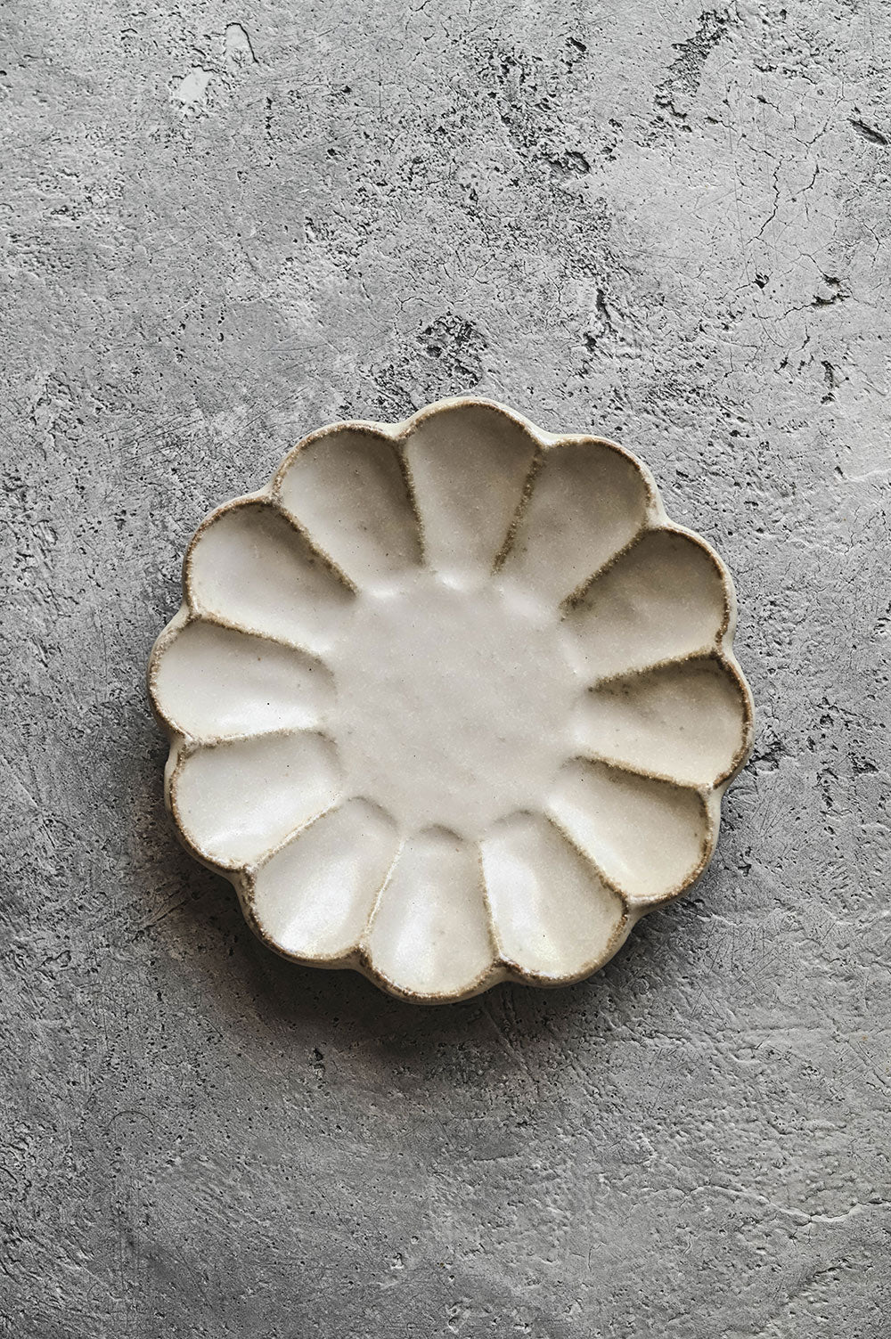 Clayndwhisk Small Ceramic Petal Plate