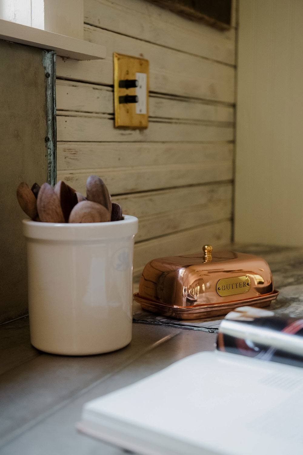 Clayndwhisk Iris Crock