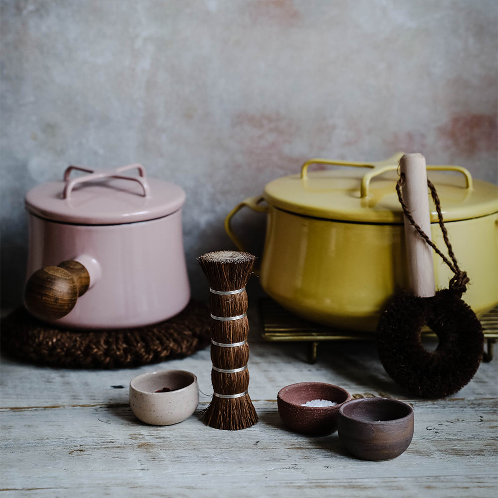 Clayndwhisk Hand-knit Palm Trivet