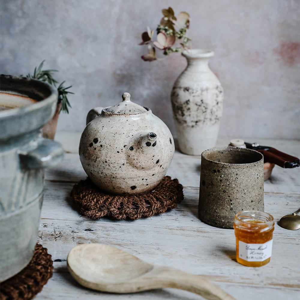 Clayndwhisk Hand-knit Palm Trivet