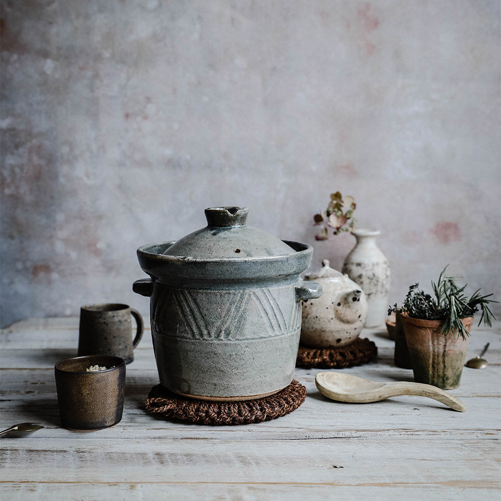 Clayndwhisk Hand-knit Palm Trivet