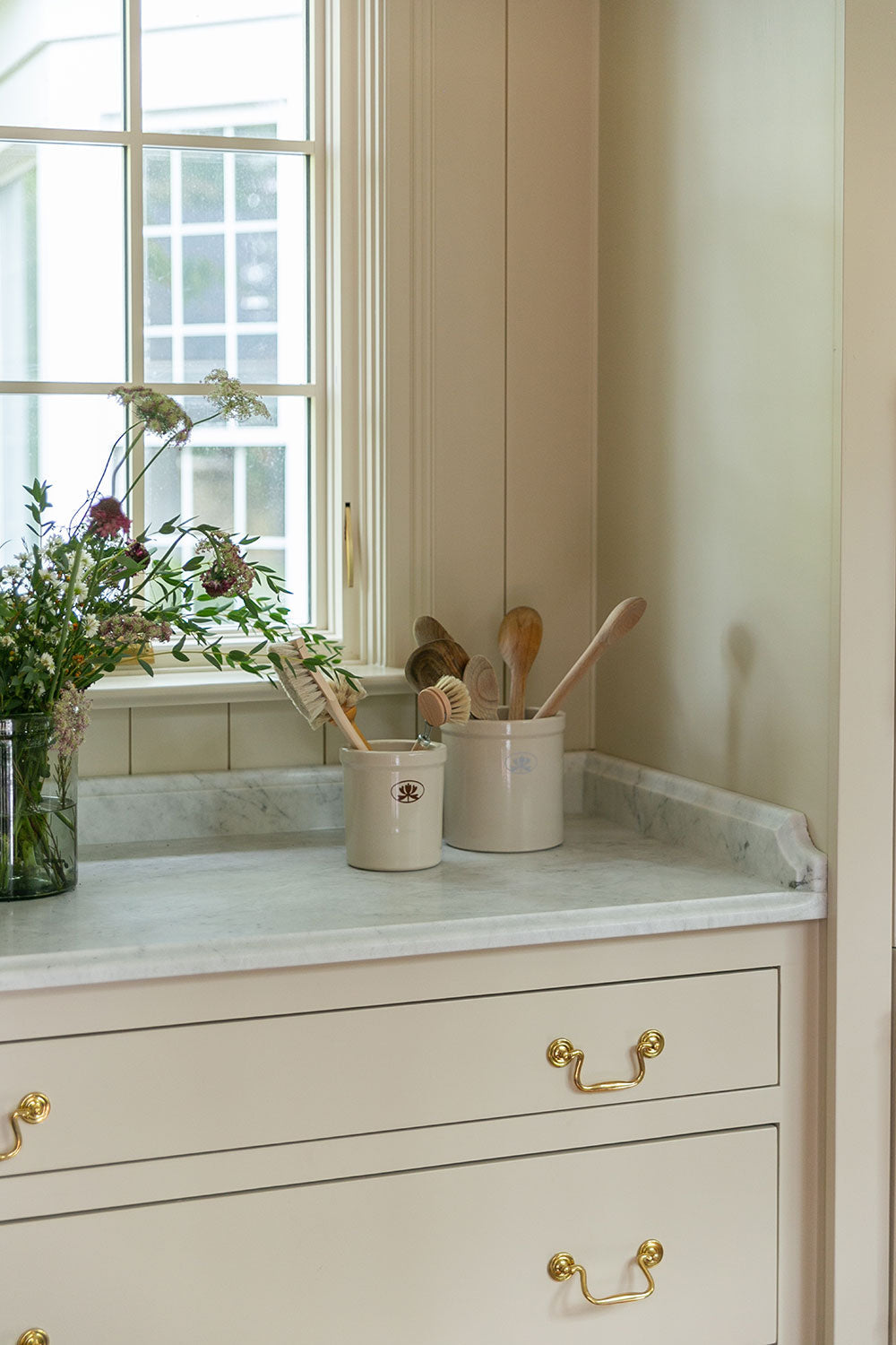 Roan Iris Crock - Clayndwhisk