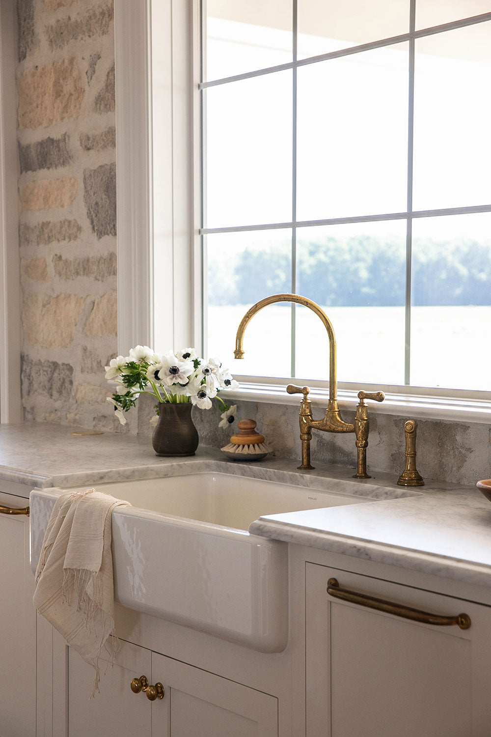 Clayndwhisk Mocha Vase