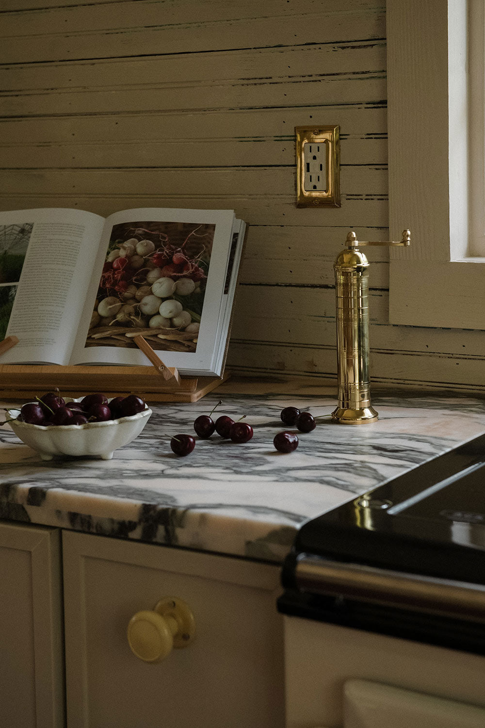 Clayndwhisk Footed Petal Bowl