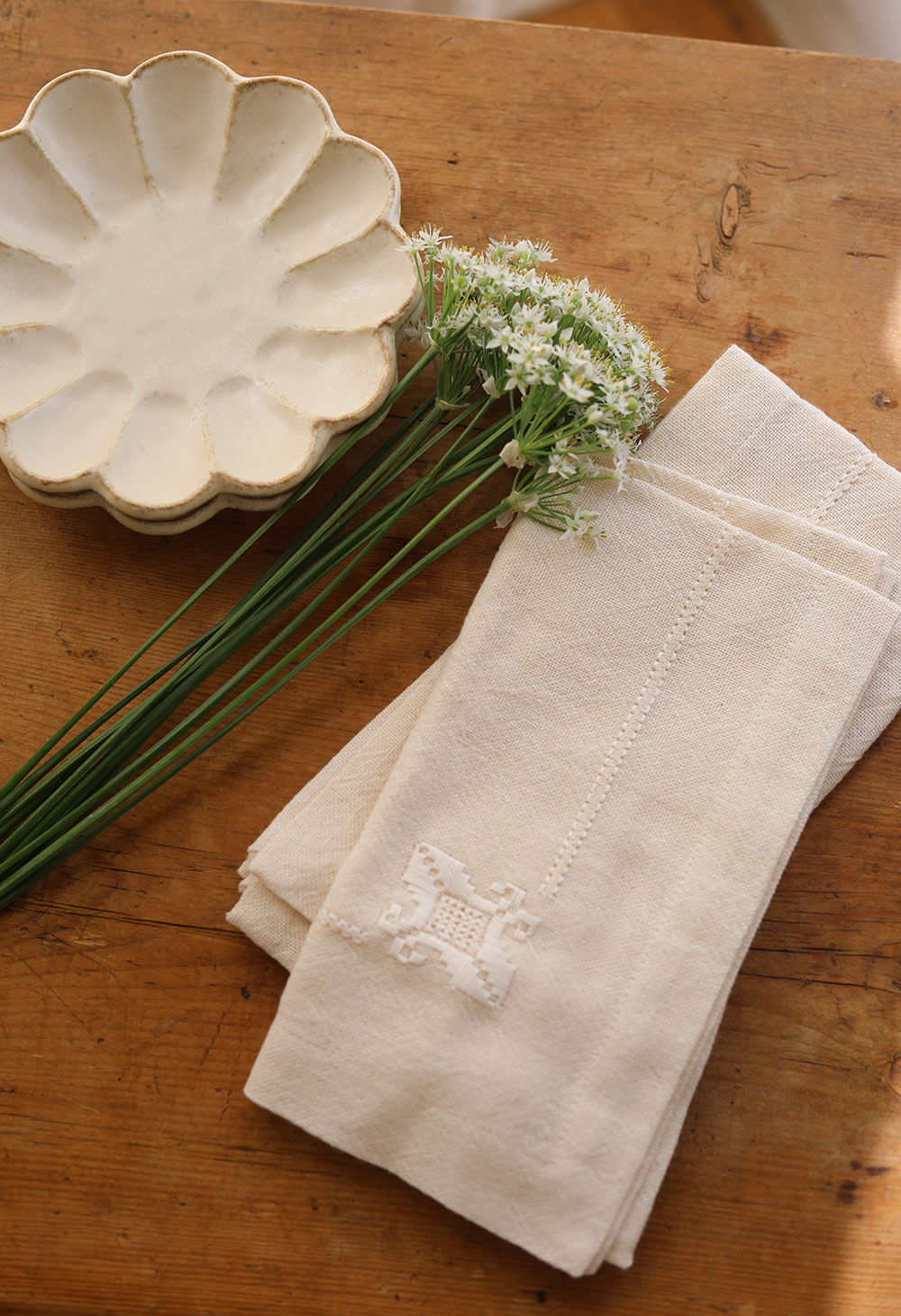 Clayndwhisk Small Ceramic Petal Plate